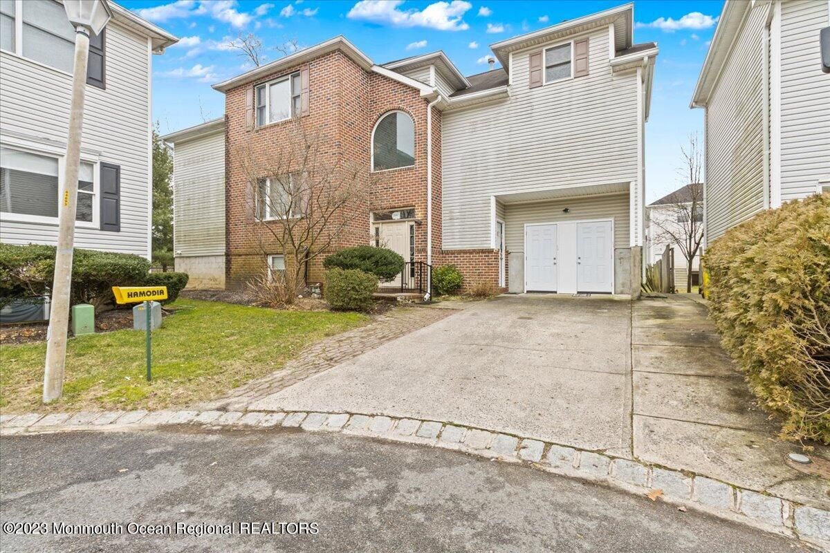 Home at 1003 Twin Oaks Drive