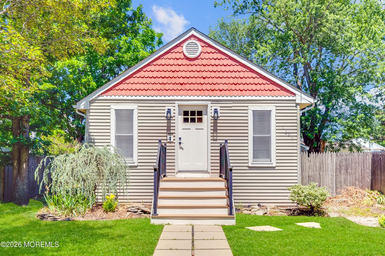 Home at 1209 6th Ave