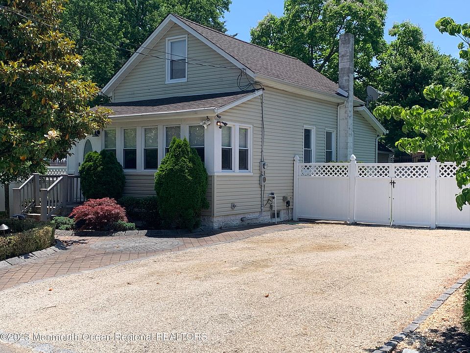 Home at 1232 Lawrence Ave