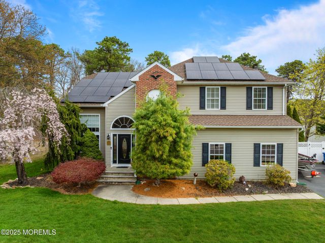 Home at 16 Ridgeview Dr